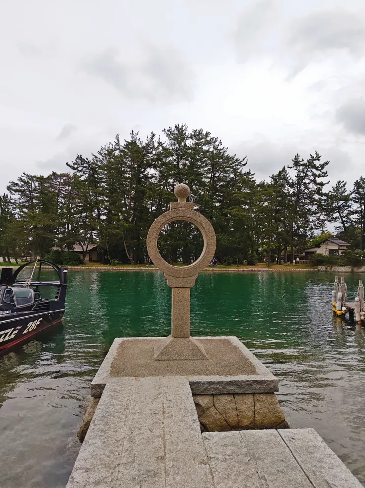 智恵の輪石灯籠