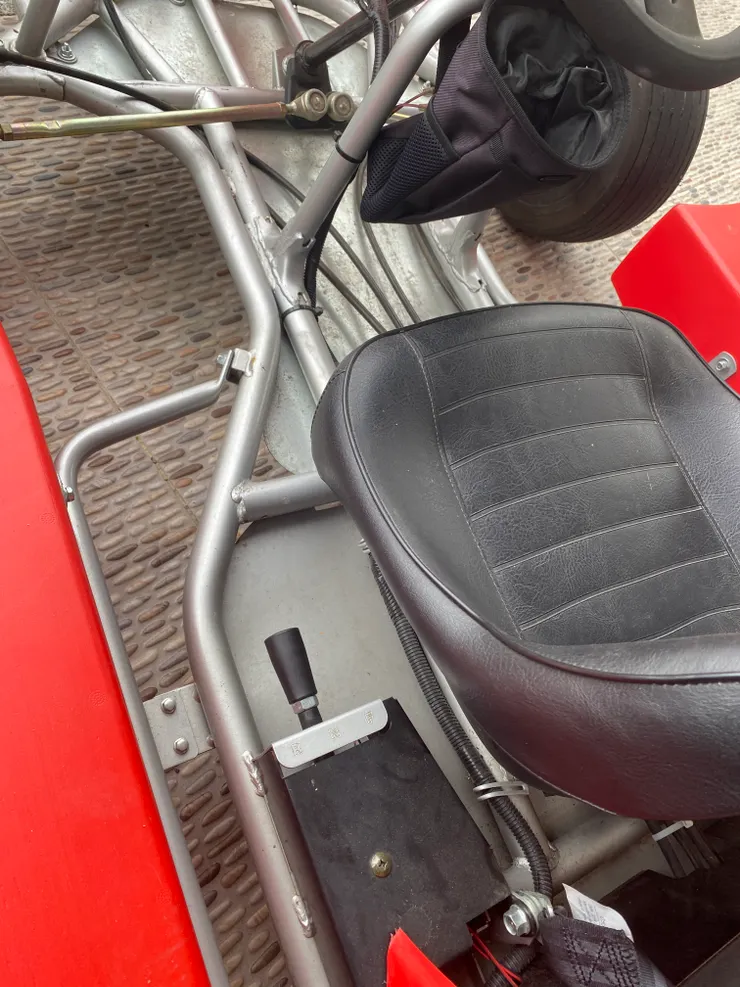 High Kart 電動卡丁車 從左邊上車喔～