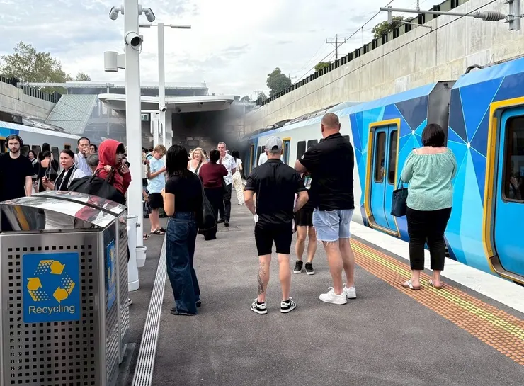 搭上失火的火車,所幸沒有人員受傷。