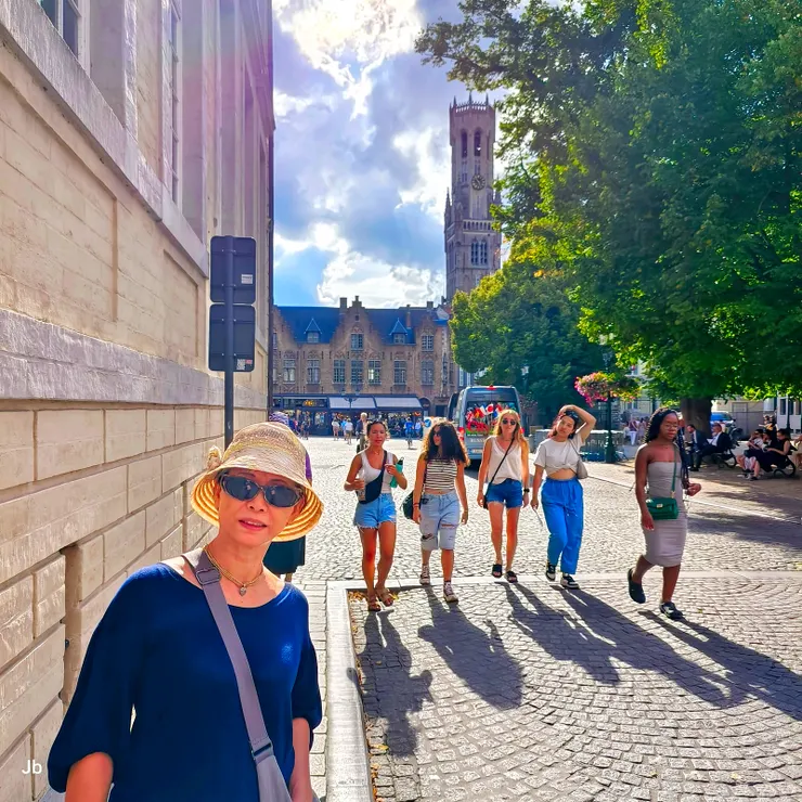 【往城堡廣場途中巧遇五美】