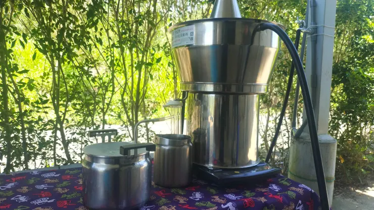 開始蒸餾月桃花了