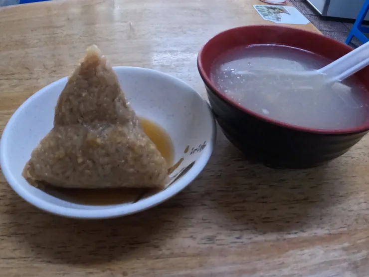 肉粽和四神湯都是40元。