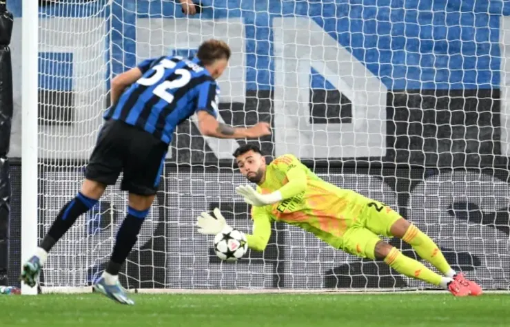 門將拉也擋出列迪古主射的十二碼球