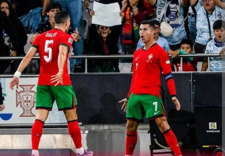 C.朗拿度招牌慶祝入球動作