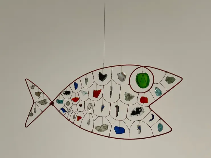 我如果記得沒錯，這隻魚裡面的玻璃都是從不同的地方收集而來的。