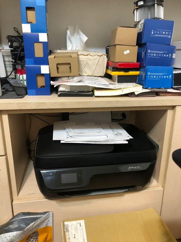 新印表機上陣，比原本的機器突出來一點點，不過也OK的啦！