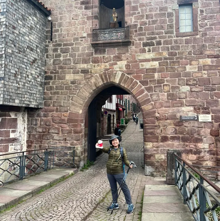 準備出發！拿著我的熊熊先拍一張