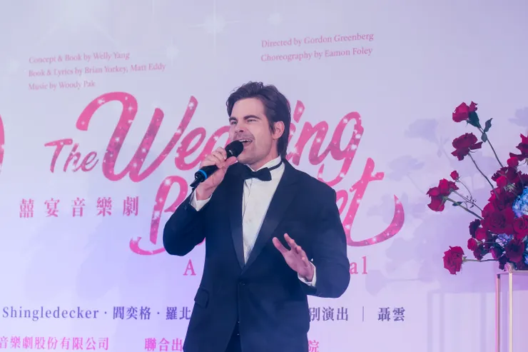 百老匯演員麥特辛格勒德克現場演唱