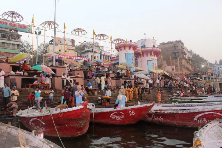 觀光客爆多的瓦拉那西清晨