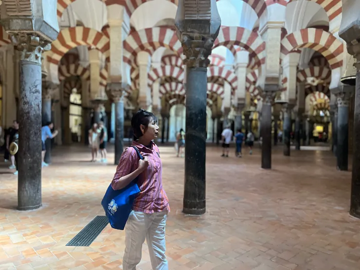 拱門有點像超大彩色棒棒糖