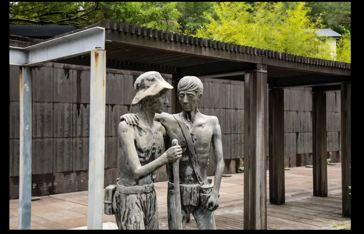 圖5|戰時,戰俘每天被迫進入此類坑口,赤腳或穿破草鞋進入深坑長時間勞動。今日的坑道入口,仍是理解苦難深度的重要現場。 來源:新北市政府觀光旅遊局(Open Data)