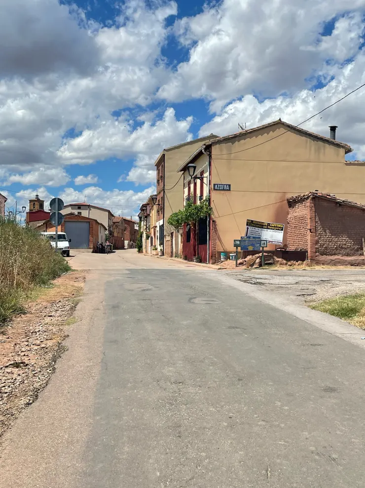 就在快被烤熟之前，我終於抵達 Azofra(阿索夫拉)