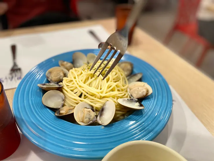 塔香白酒蛤蜊義大利麵