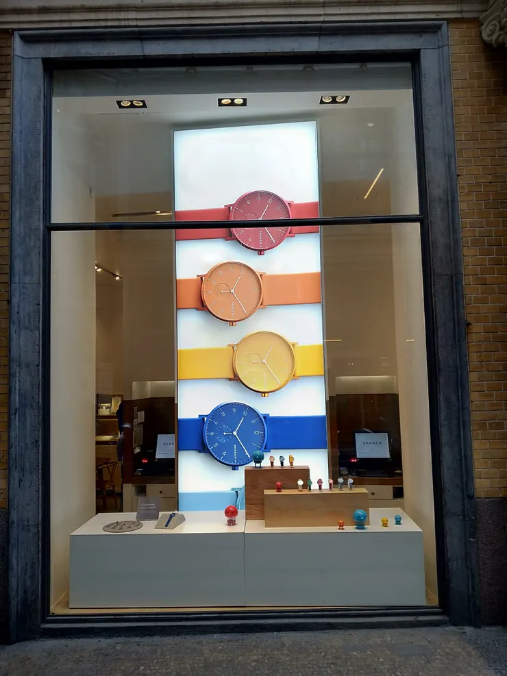 同為丹麥出品的手錶,用色很⋯⋯顯目