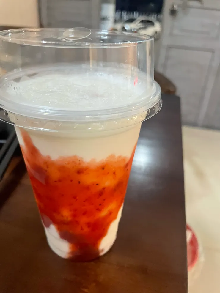 草莓優格 兩萬五越南盾