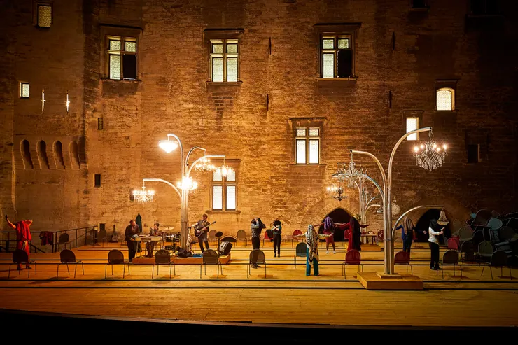 現場樂隊在台上