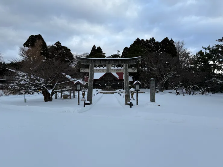 旁邊的松前神社。