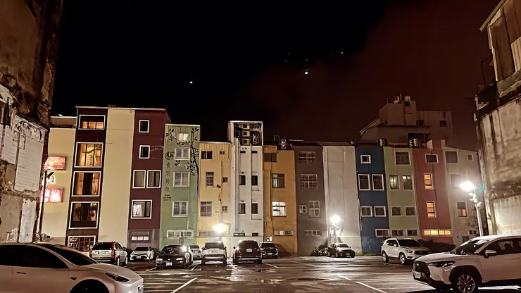 五顏六色【圖片來源:十月】