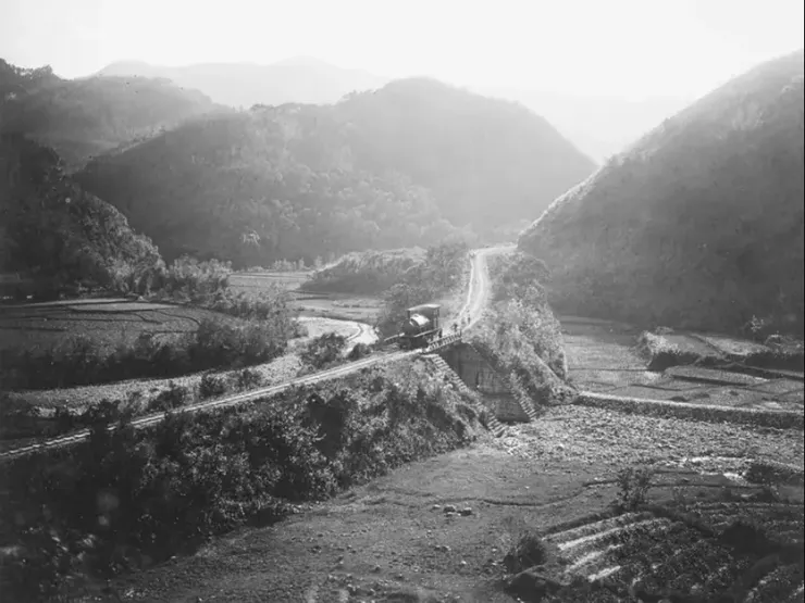 日治時期龜崙嶺段鐵路。(傳說中會倒退嚕的路段)