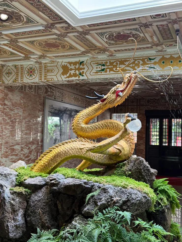 圓山的鎮店之寶 金龍（三爪是日本龍的特色喔）
