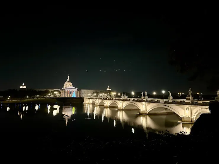 眺望奧林帕斯橋及奧林帕斯神殿