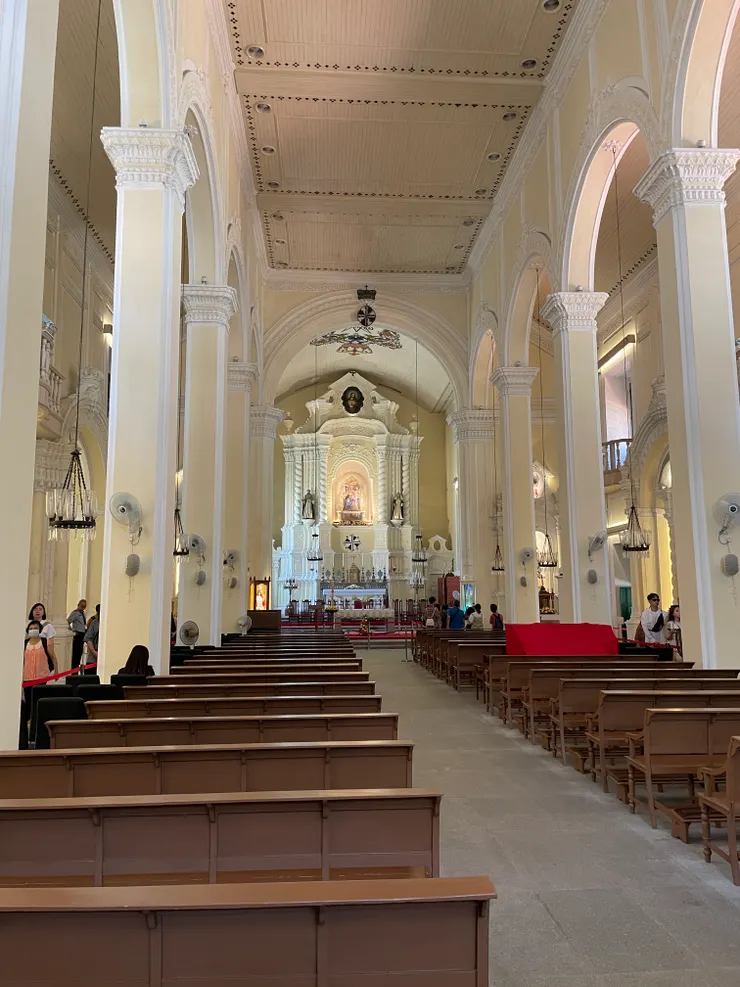 玫瑰聖母堂內景。