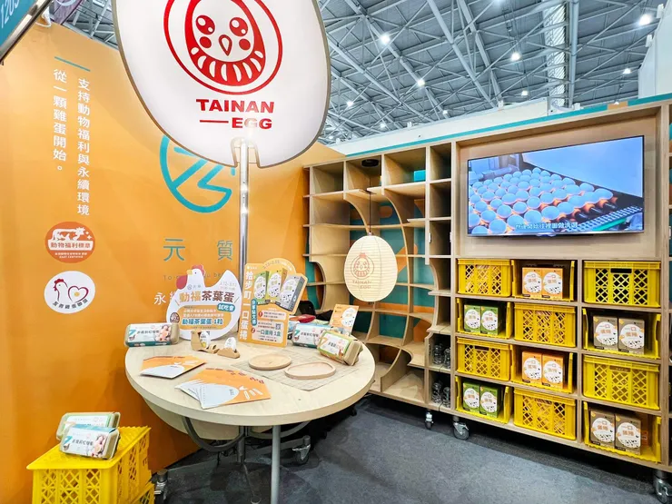 圖說：臺南蛋品「不倒蛋」餐車於2026年台北國際烘焙暨設備展首度亮相，融合雞蛋外型與蛋籃設計，成為展場最具有話題性的打卡地標之一。（資料來源：臺南蛋品）