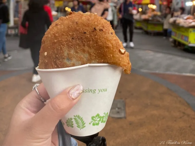 看到糖餅就吃,哈哈!