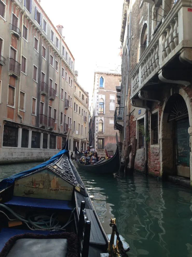 穿梭運河中,甚是有趣