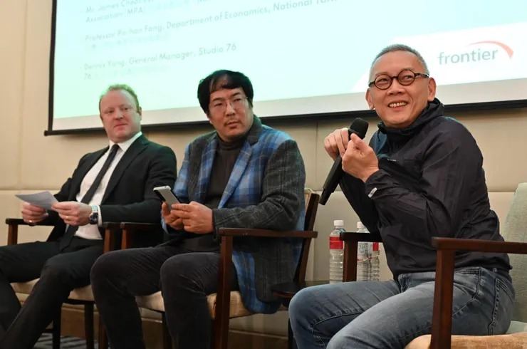 美國電影協會 (MPA)副總裁James Cheatley（左起）、台大經濟系副教授馮勃翰、76號原子總經理楊志光。圖片來源／MPA提供