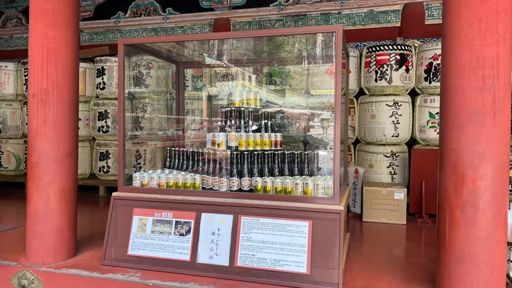 「酒」是神明所喜愛的神聖供品之一,與米、鹽、水並列五大供品。