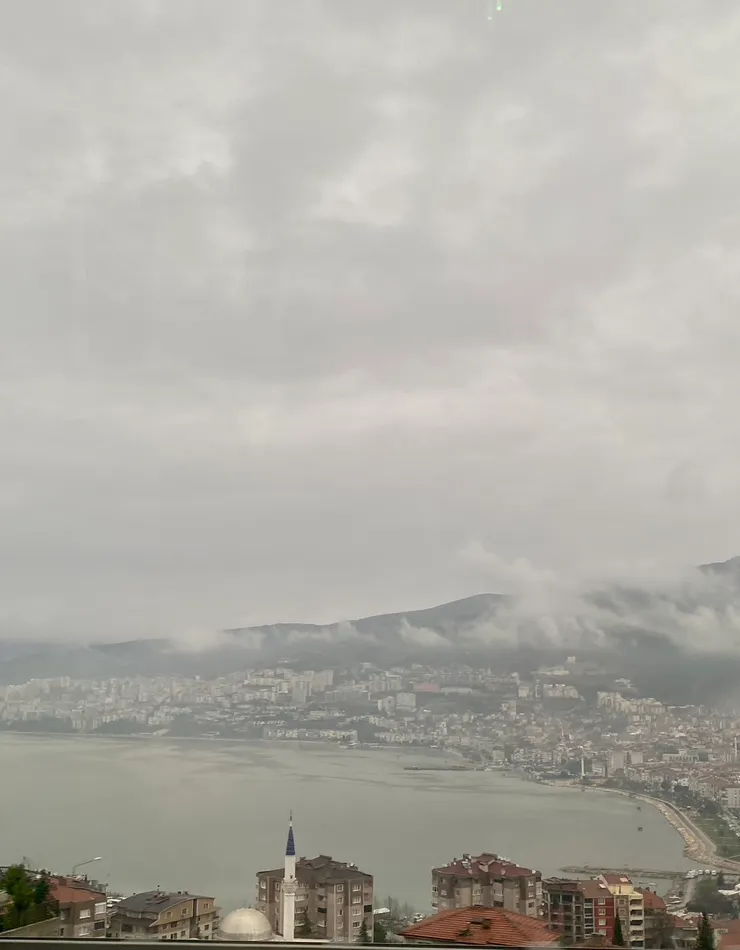 對於土耳其的第一印象就是這灰濛濛的天空,看著就很憂鬱