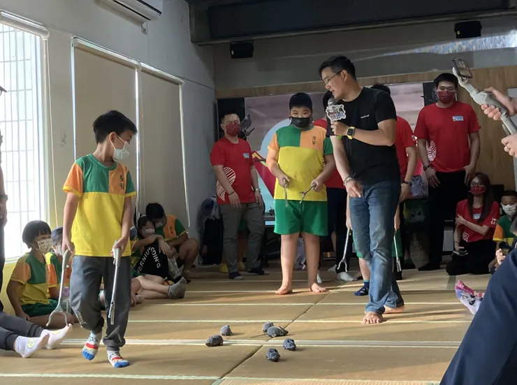 老鷹（夾子）抓老鼠（可以遙控的電動老鼠）體驗活動