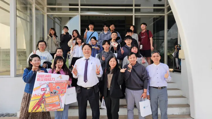 東海大學領培中心推出「大手牽小手」學習行動計畫,到訪企管系系友會理事長亦是東海EMBA研聯會理事長陳凇屏大學長所創立的國介企業進行參訪。