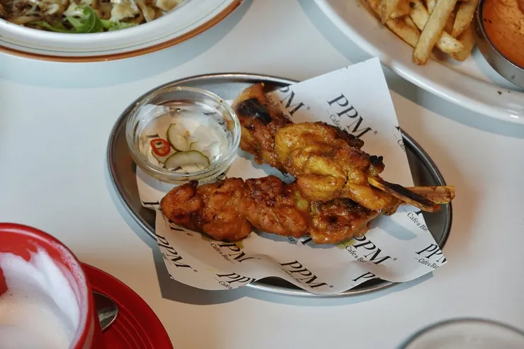 BBQ沙爹雞肉串(2串)  NT$150   |  去骨雞腿肉、自製沙爹醬、自製酸糖沾醬