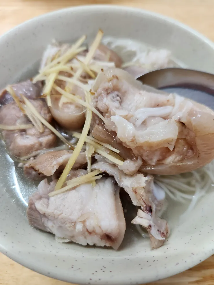 翻過來不要看到肥肉，它就是美味的豬腳