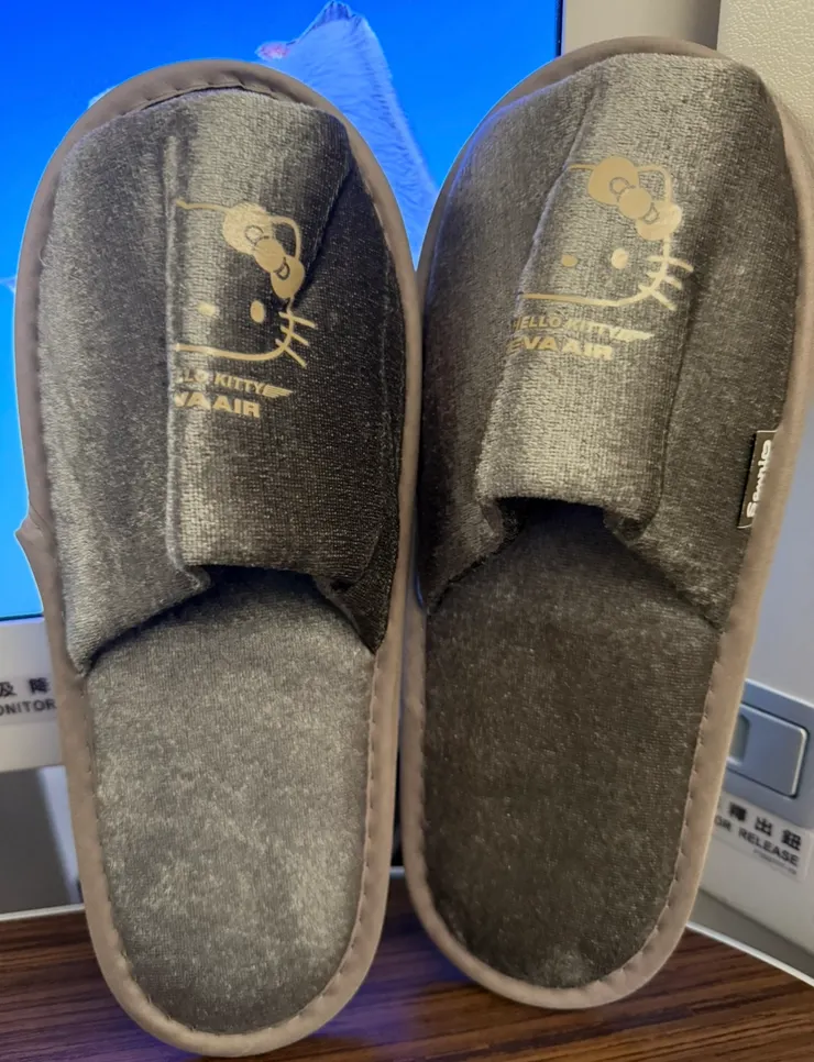 HELLO KITTY 迷會喜歡的拖鞋