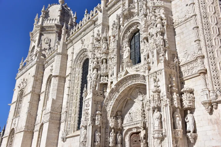 華麗繁複的雕刻,直白的誇耀葡萄牙彼時的輝煌。