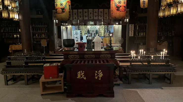 腳步及聲音都會不自覺放低。