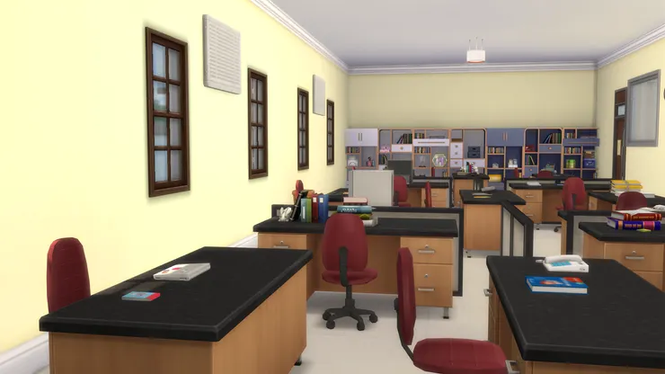 我盡量安排每個座位都不會「面對面」,就算會也安排了隔板,能遮一點點。