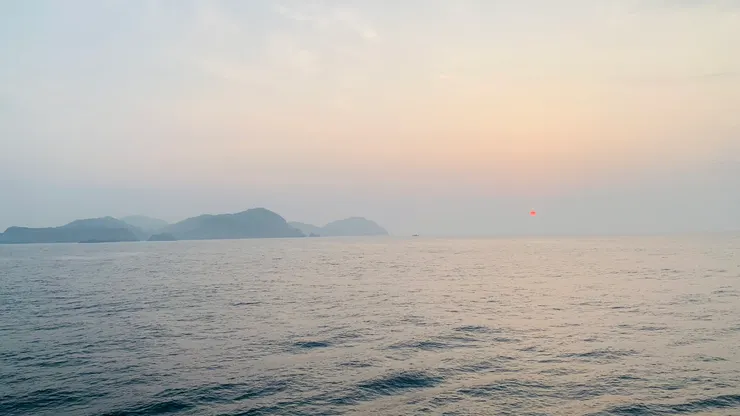 小蛋黃般的日出相當可愛。