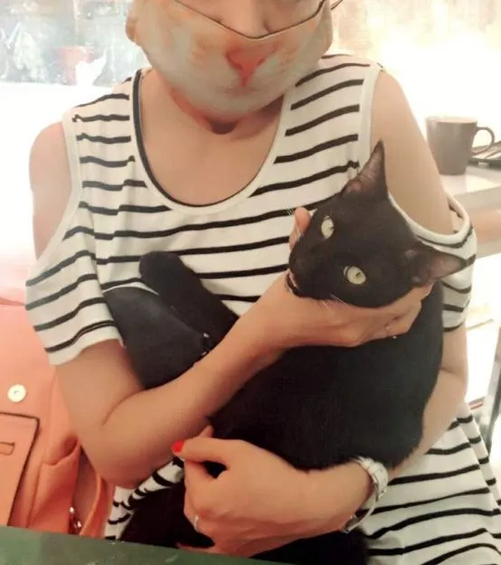 即使感冒了，也要跑了個大老遠去看小黑。