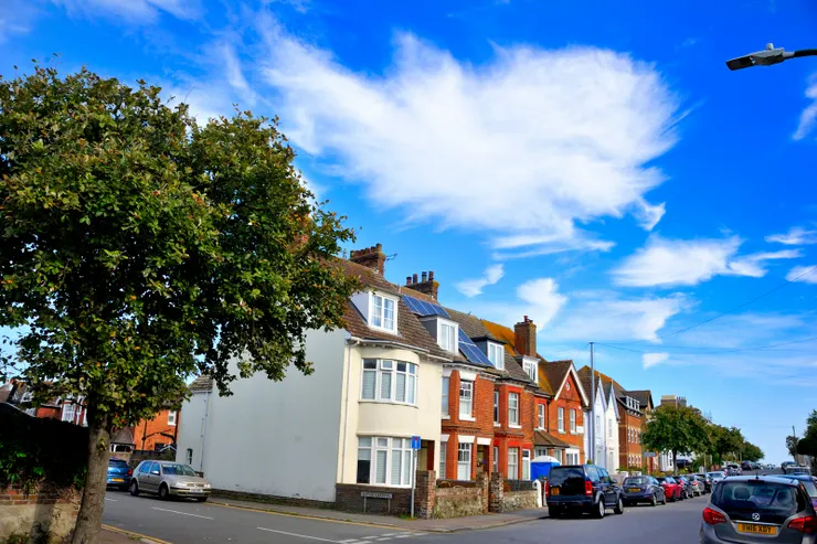 【屋舍各自有型卻又奇妙地統一！有無形的傳統從根連繫著它們。】