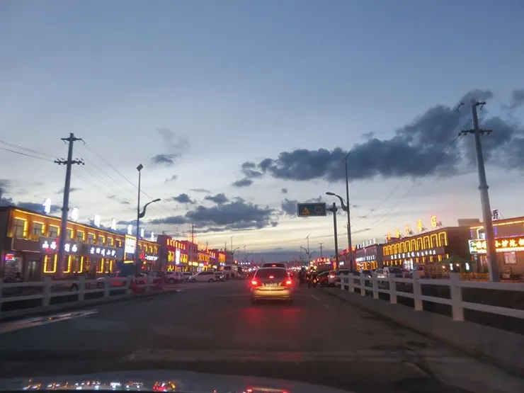 黑馬河鎮。青海湖住宿的地方。