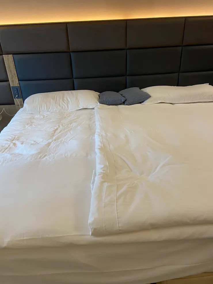 被鋪是分開的兩張