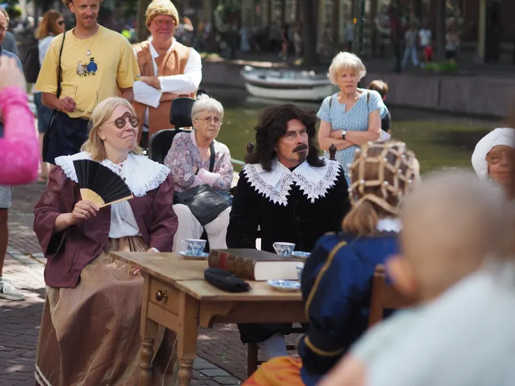 17世紀荷蘭人就會戴眼鏡?第一次看過,超有趣的