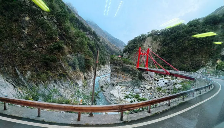 圖12 對太魯閣國家公園的沿途風景依然感到驚豔壯麗，同時也感嘆大自然的力量