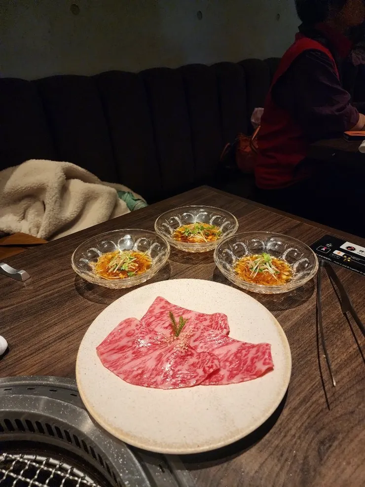 【第七道】 焼きしゃぶ／鐵板刷刷肉（？