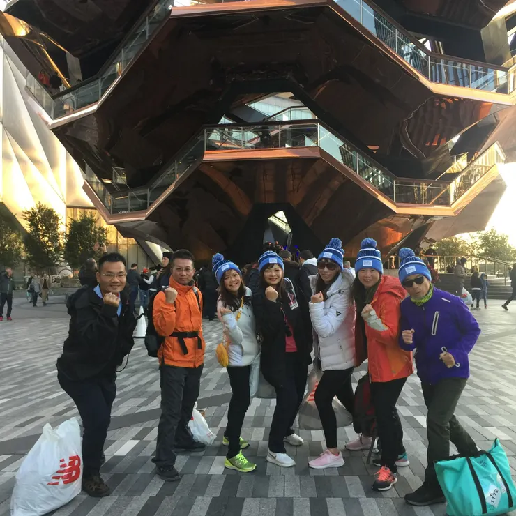 他鄉遇同學啊～開心