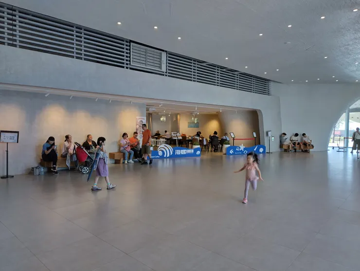永安海螺文化館內可以讓小孩跑跑放電